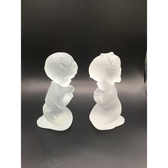 Vintage Fenton Frosted Satin Glass Praying Children Figurines 4'' Pair - Picture 4 of 16
